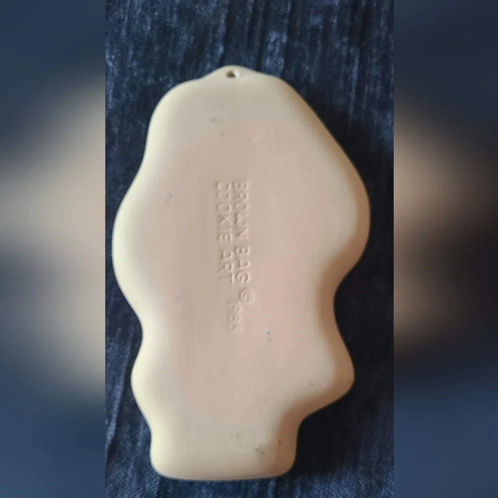 Brown Bag Cookie Art 1985 Santa Cookie mold/wall hanging